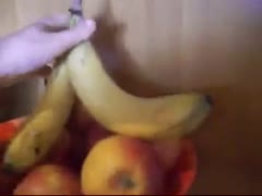 Observe how a banana behaves in my honeypot.